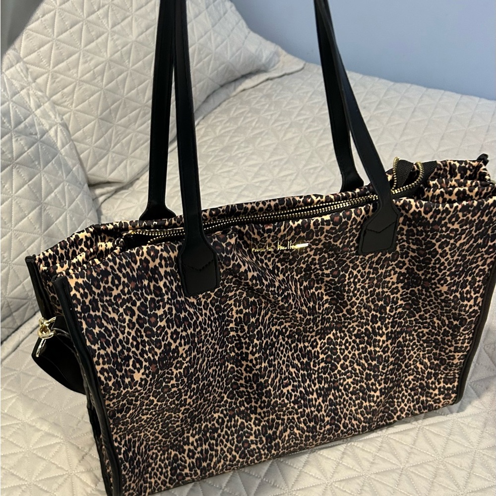Chic Leopard Print Tote with Black Handles